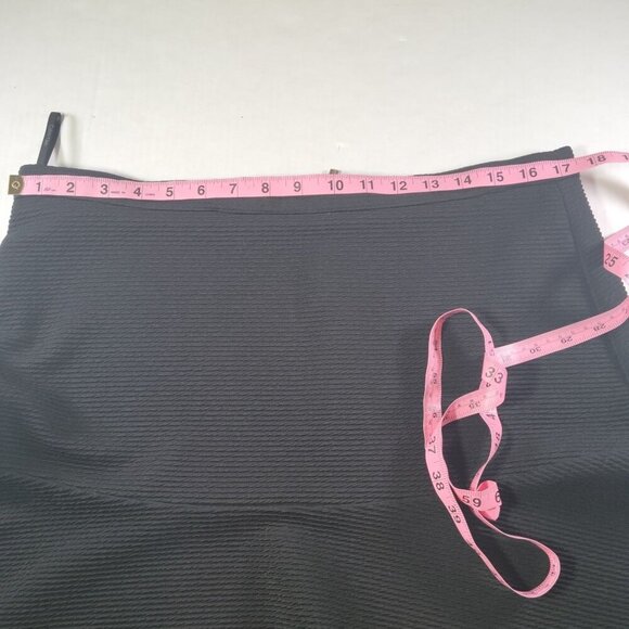 Calvin Klein Black Textured Flared Skirt With Back Zipper Closure Size 14 - Picture 4 of 8